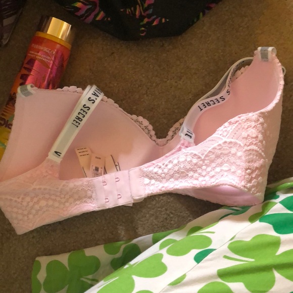 32DD Victoria Secret Bra - Picture 3 of 6